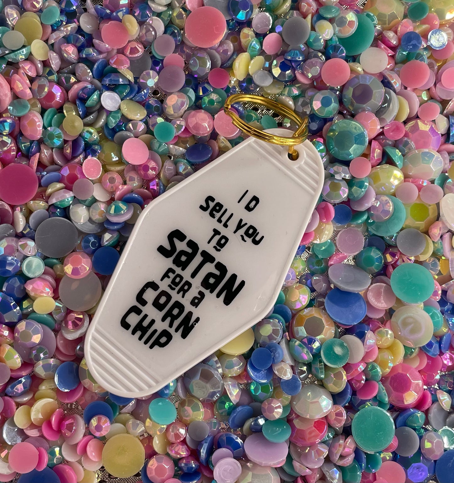 I’d sell you to Satan for a corn chip Retro Motel Keychain